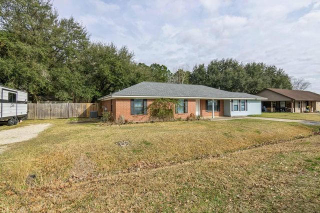 305 James Street, Winnie, TX 77665