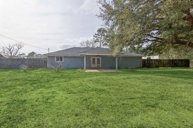 305 James Street, Winnie, TX 77665