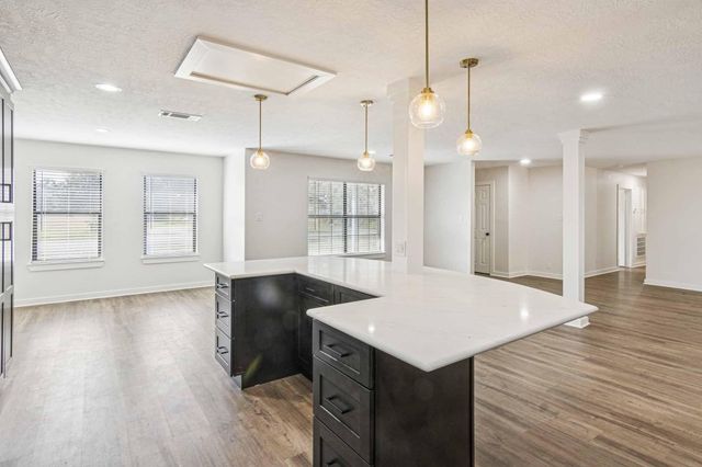 305 James Street, Winnie, TX 77665