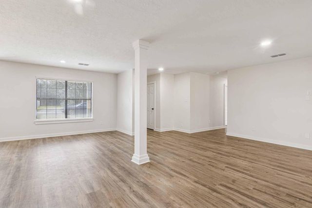 305 James Street, Winnie, TX 77665