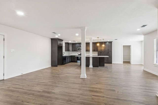 305 James Street, Winnie, TX 77665