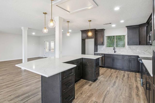 305 James Street, Winnie, TX 77665