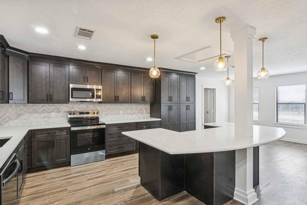 305 James Street, Winnie, TX 77665