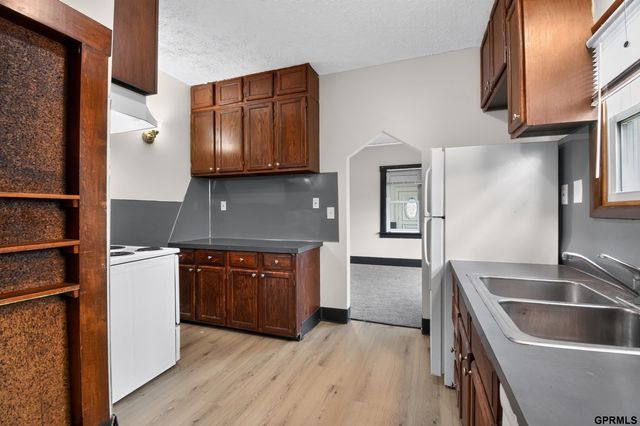 4142 S 12Th Street, Omaha, NE 68107