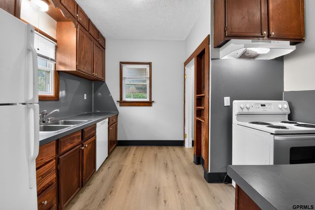 4142 S 12Th Street, Omaha, NE 68107