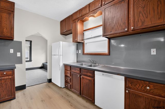 4142 S 12Th Street, Omaha, NE 68107