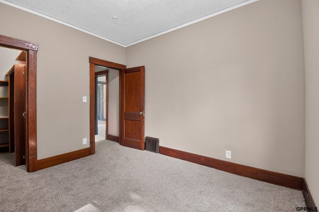 4142 S 12Th Street, Omaha, NE 68107