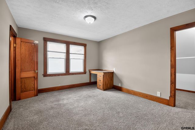 4142 S 12Th Street, Omaha, NE 68107