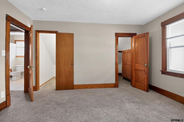 4142 S 12Th Street, Omaha, NE 68107