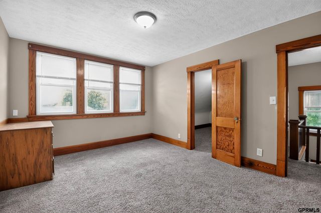4142 S 12Th Street, Omaha, NE 68107