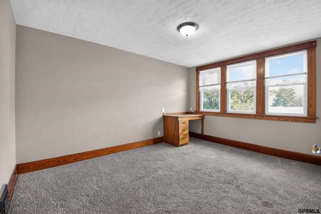 4142 S 12Th Street, Omaha, NE 68107