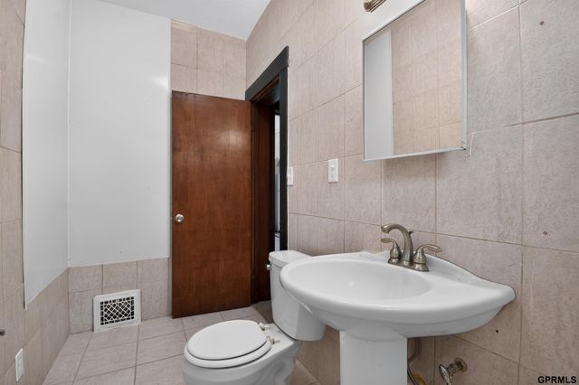 4142 S 12Th Street, Omaha, NE 68107