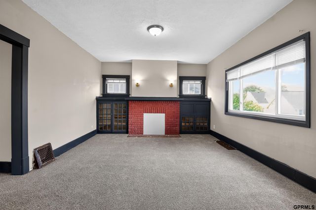 4142 S 12Th Street, Omaha, NE 68107
