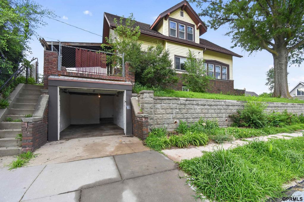 4142 S 12Th Street, Omaha, NE 68107