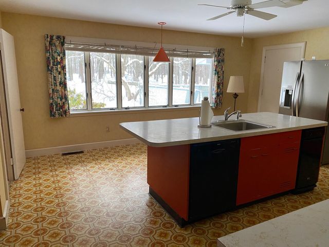 19 Bartlett Avenue, Nashua, NH 03064