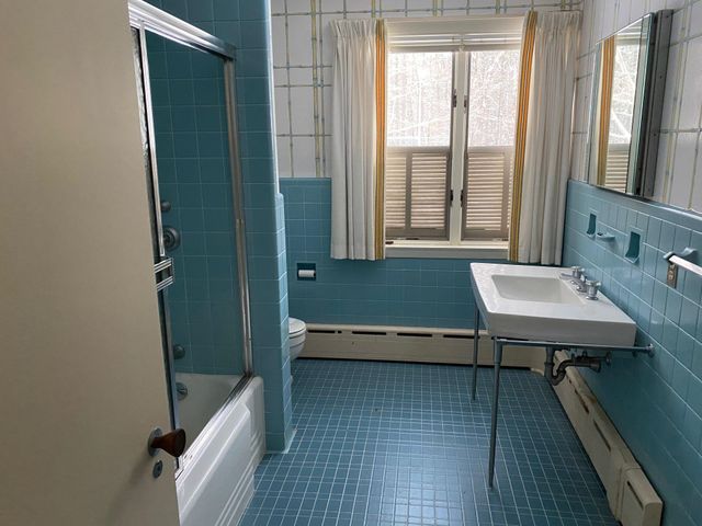 19 Bartlett Avenue, Nashua, NH 03064