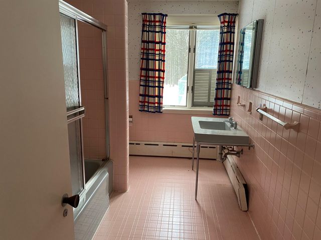 19 Bartlett Avenue, Nashua, NH 03064