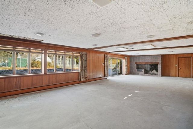 19 Bartlett Avenue, Nashua, NH 03064