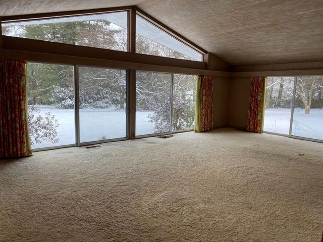 19 Bartlett Avenue, Nashua, NH 03064