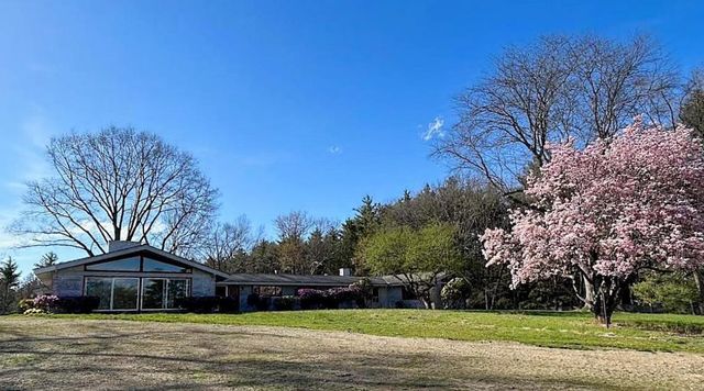 19 Bartlett Avenue, Nashua, NH 03064