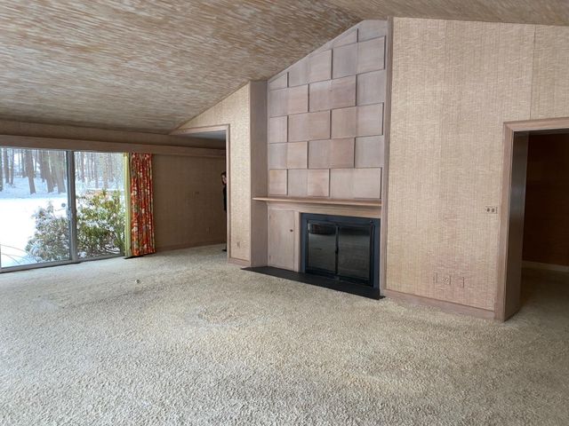 19 Bartlett Avenue, Nashua, NH 03064