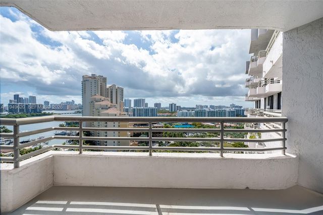 3300 NE 191st Street 1915, Aventura, FL 33180