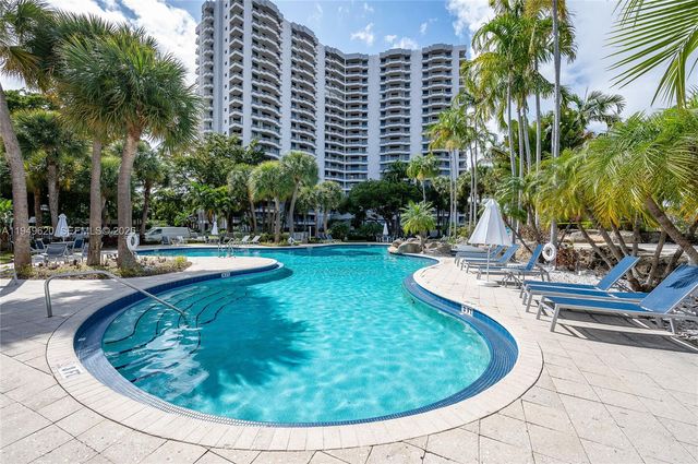 3300 NE 191st Street 1915, Aventura, FL 33180