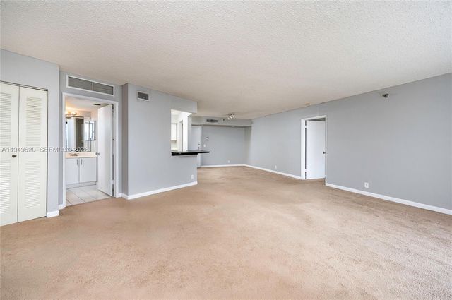 3300 NE 191st Street 1915, Aventura, FL 33180