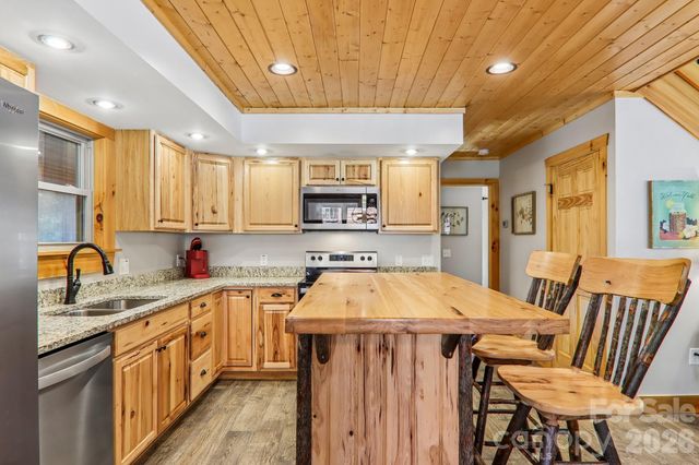 589 Panoramic Loop, Maggie Valley, NC 28751