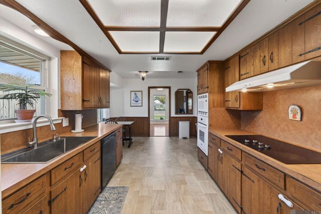 10656 Cal Rd, Baton Rouge, LA 70809