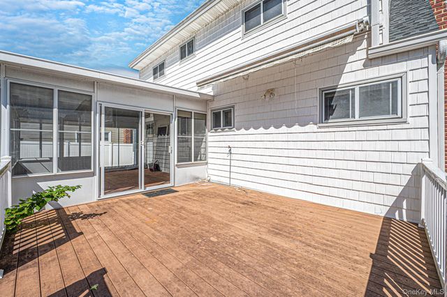 1032 N Hamilton Avenue, Lindenhurst, NY 11757