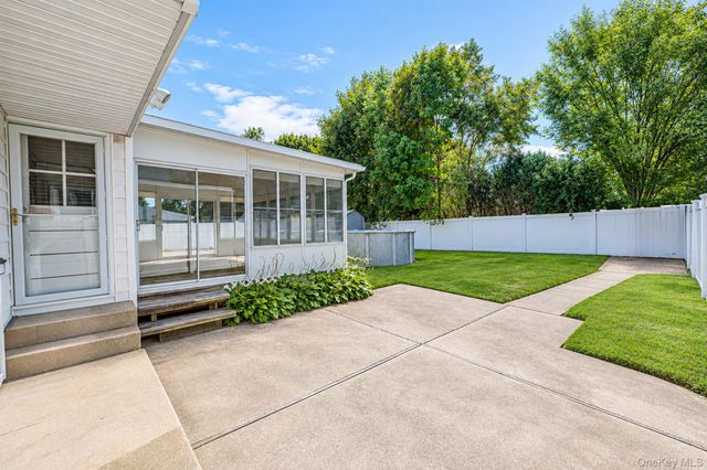 1032 N Hamilton Avenue, Lindenhurst, NY 11757