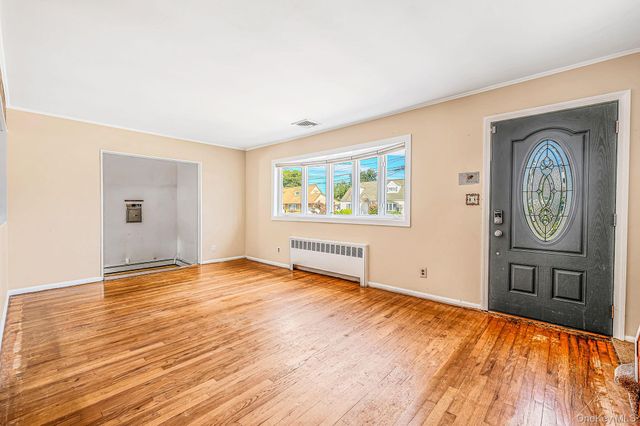 1032 N Hamilton Avenue, Lindenhurst, NY 11757