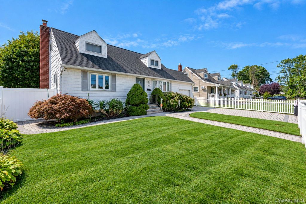 1032 N Hamilton Avenue, Lindenhurst, NY 11757 — photo 3