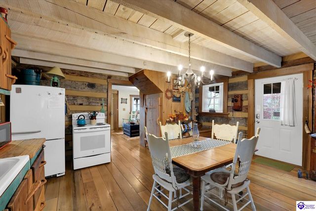 2945 N Greenbrier Rd, Madison, IN 47250