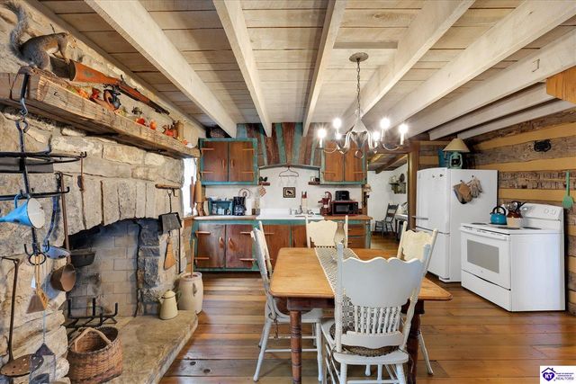 2945 N Greenbrier Rd, Madison, IN 47250