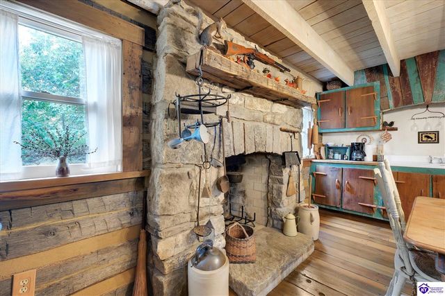 2945 N Greenbrier Rd, Madison, IN 47250