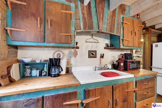 2945 N Greenbrier Rd, Madison, IN 47250