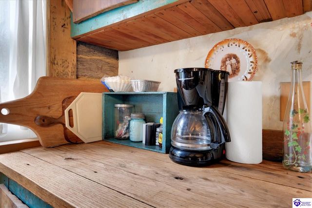 2945 N Greenbrier Rd, Madison, IN 47250