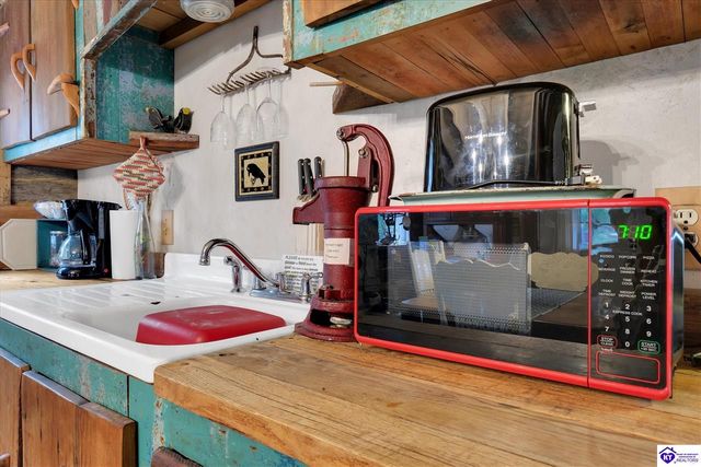 2945 N Greenbrier Rd, Madison, IN 47250