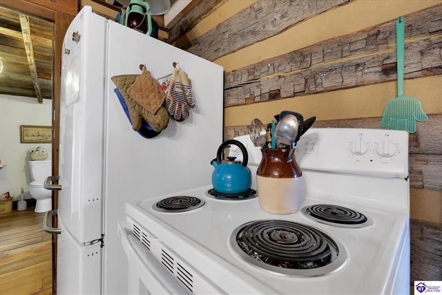 2945 N Greenbrier Rd, Madison, IN 47250