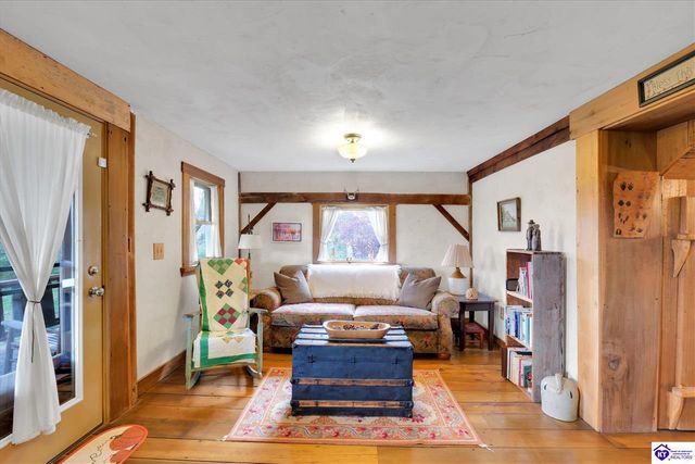 2945 N Greenbrier Rd, Madison, IN 47250