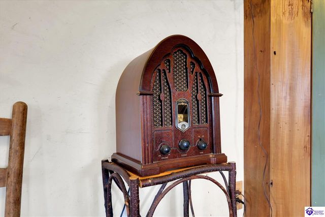 2945 N Greenbrier Rd, Madison, IN 47250