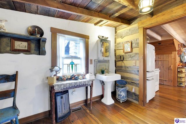 2945 N Greenbrier Rd, Madison, IN 47250