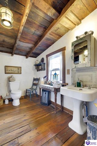 2945 N Greenbrier Rd, Madison, IN 47250