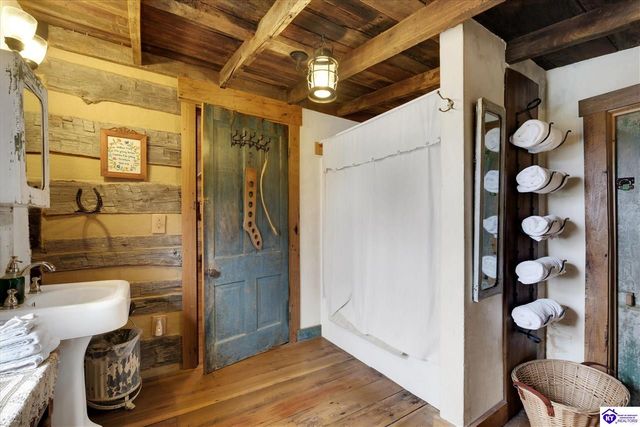 2945 N Greenbrier Rd, Madison, IN 47250