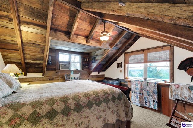 2945 N Greenbrier Rd, Madison, IN 47250