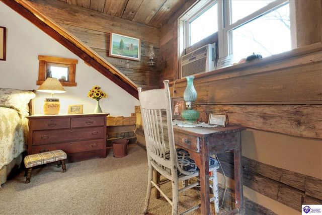 2945 N Greenbrier Rd, Madison, IN 47250