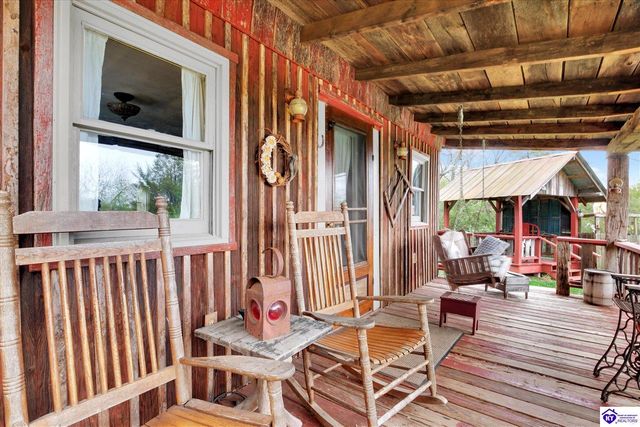 2945 N Greenbrier Rd, Madison, IN 47250