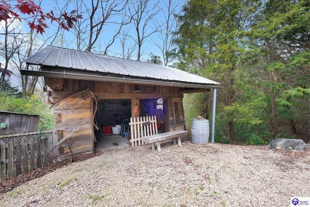 2945 N Greenbrier Rd, Madison, IN 47250